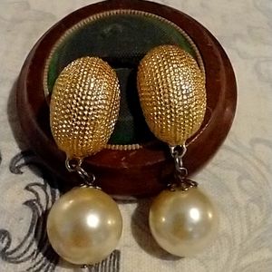 Vintage gold tone and Pearl earrings